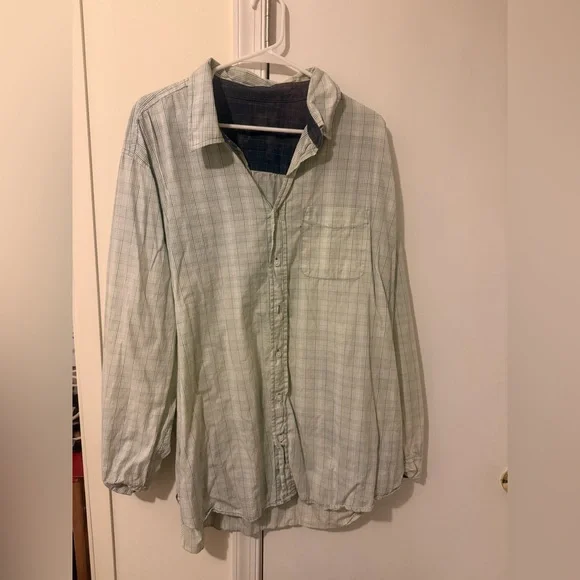 Button down - Picture 1 of 1